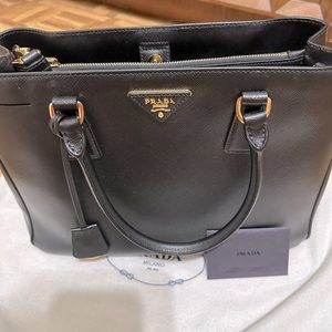 Medium Prada Galleria Saffiano leather bag